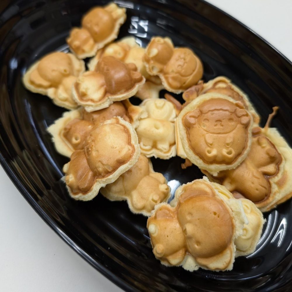 ヘビーカステラ　イベント用にベビーカステラ焼き器を購入️今日は試し焼きをしてみました。芳ばしい香りと甘い焼き上がりです。動物を型どっているのも愉しいですね。利用者さんが喜んでくれればいいなぁ〜#ウエルハイムヨコゼ #横瀬町 #秩父 #ベビーカステラ #ベビーカステラ作り