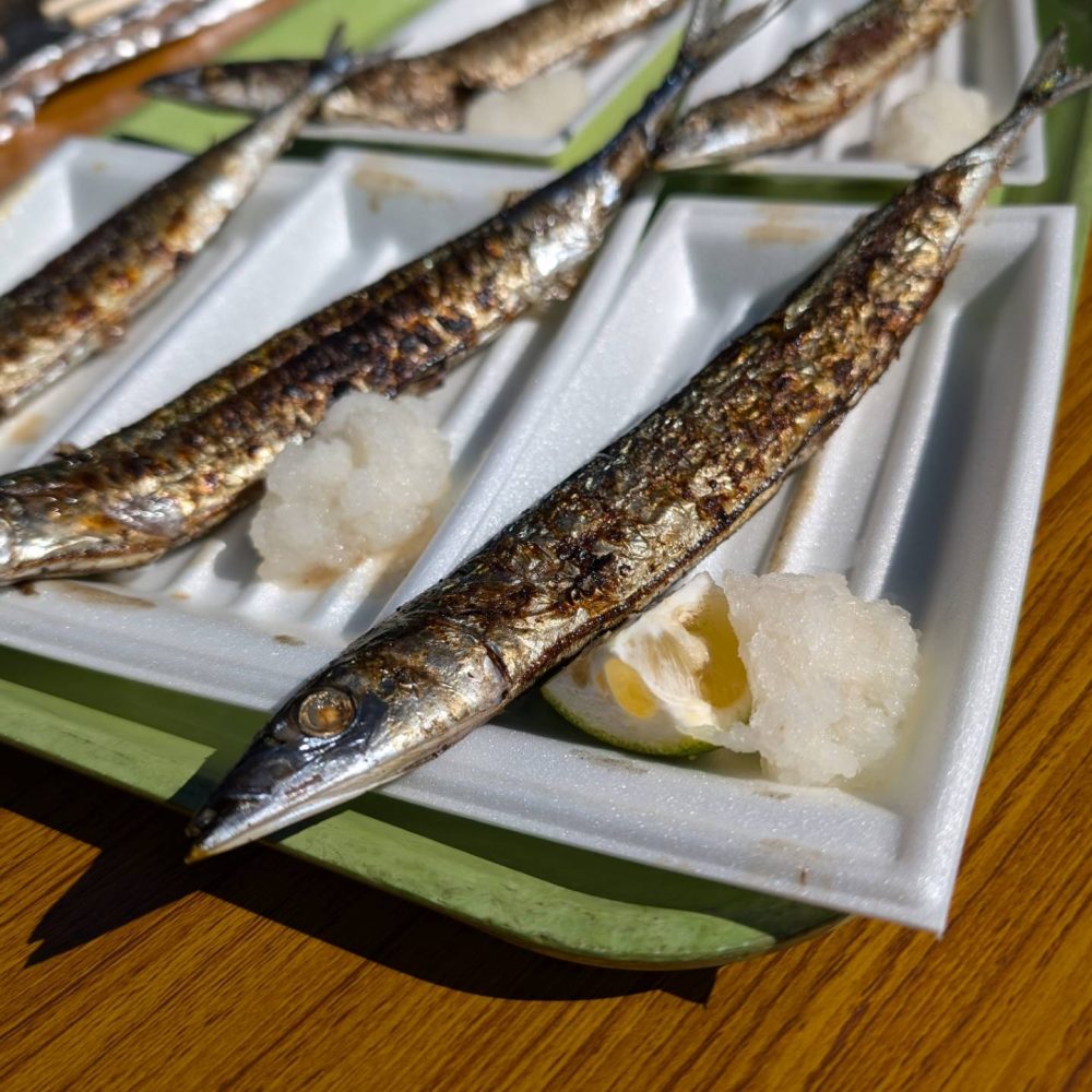 さんま祭り️　毎年恒例の秋刀魚祭です。本日も焼津から秋刀魚焼き師の方をお呼びして（ウソ、コスプレ相談員ですw）、炭火で焼いております。施設内にはお腹がすく香りが漂っております。お昼に美味しくいただきます。#ウエルハイムヨコゼ #秋刀魚 #さんままつり #横瀬町 #秩父#特養の日常