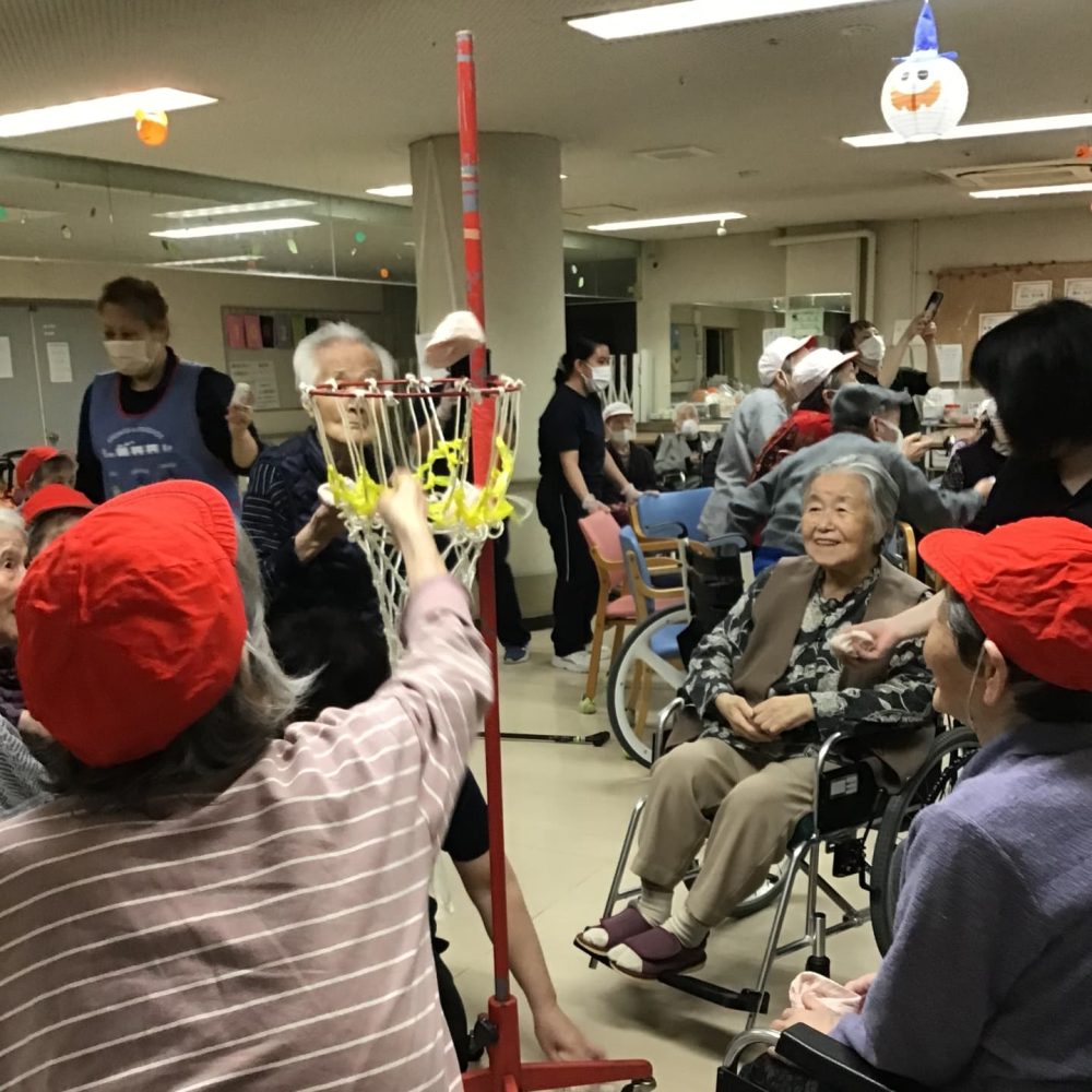 大運動会開催🇵🇭🇲🇲秋の大運動会は大変に盛り上がりました。白熱した模様をお送りいたしま〜す️#ウエルハイムヨコゼ #特養レク #横瀬町 #秩父 #大運動会 #介護士さんと繋がりたい #万国旗