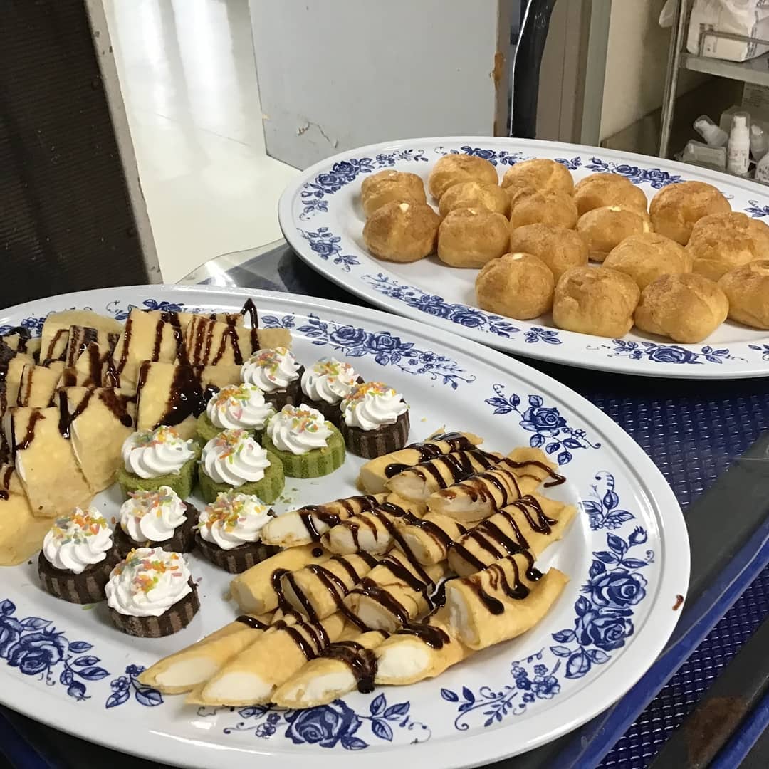 ケーキバイキング　　ウエルハイムヨコゼでは、ケーキバイキングを開催いたしました和菓子も御用意いたしました。目移りしてしまいますね。#ウエルハイムヨコゼ 　#秩父 　#横瀬町 　#特養レク 　#ケーキバイキング