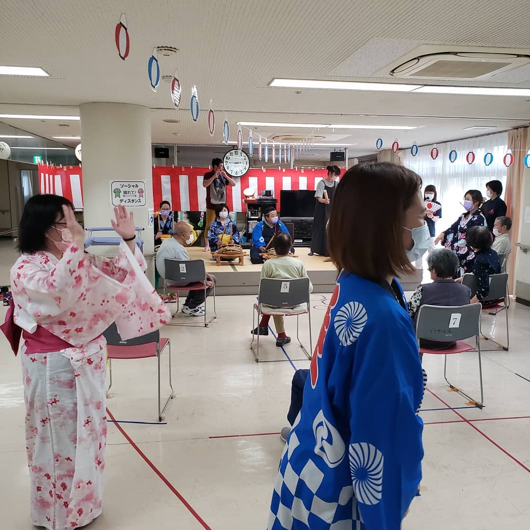 デイ納涼祭　　デイサービスでの納涼祭風景となります。お守り作りが好評でした。秩父音頭で〆となりました　#横瀬町 　#横瀬デイサービスセンター 　#納涼祭