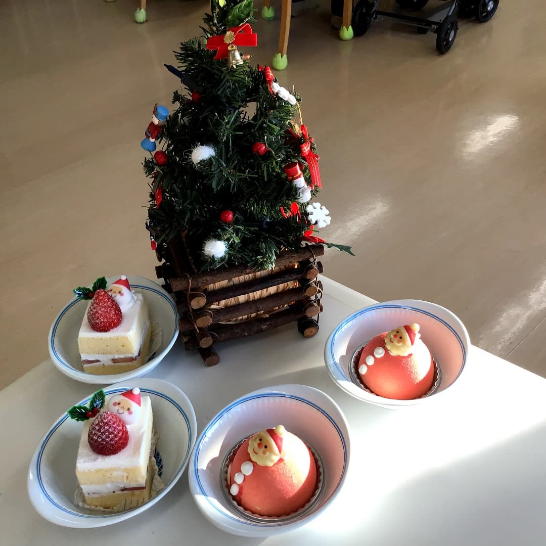 メリークリスマス各事業所でクリスマスイベントを開催しております。サンタケーキはかわいいので人気でした#ウエルハイムヨコゼ　#特養の日常 　#横瀬町　#秩父 　#特養クリスマス会