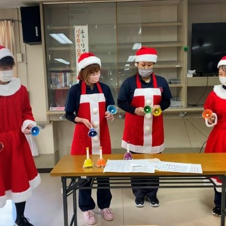 クリスマスイベント報告　クリスマスイベントの最後は職員のハンドベルで締めくくりました#特養の日常 　#ウエルハイムヨコゼ