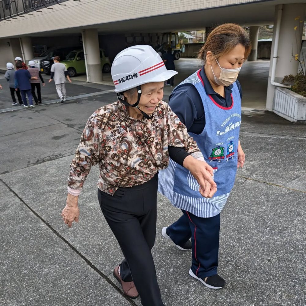 避難訓練　本日は秩父消防署の御協力をいただき避難訓練を実施いたしました。新人職員への通報訓練、消火訓練もおこないました。乾燥時期になりますので火災には充分注意して参ります。#ウエルハイムヨコゼ #横瀬町 #秩父 #避難訓練