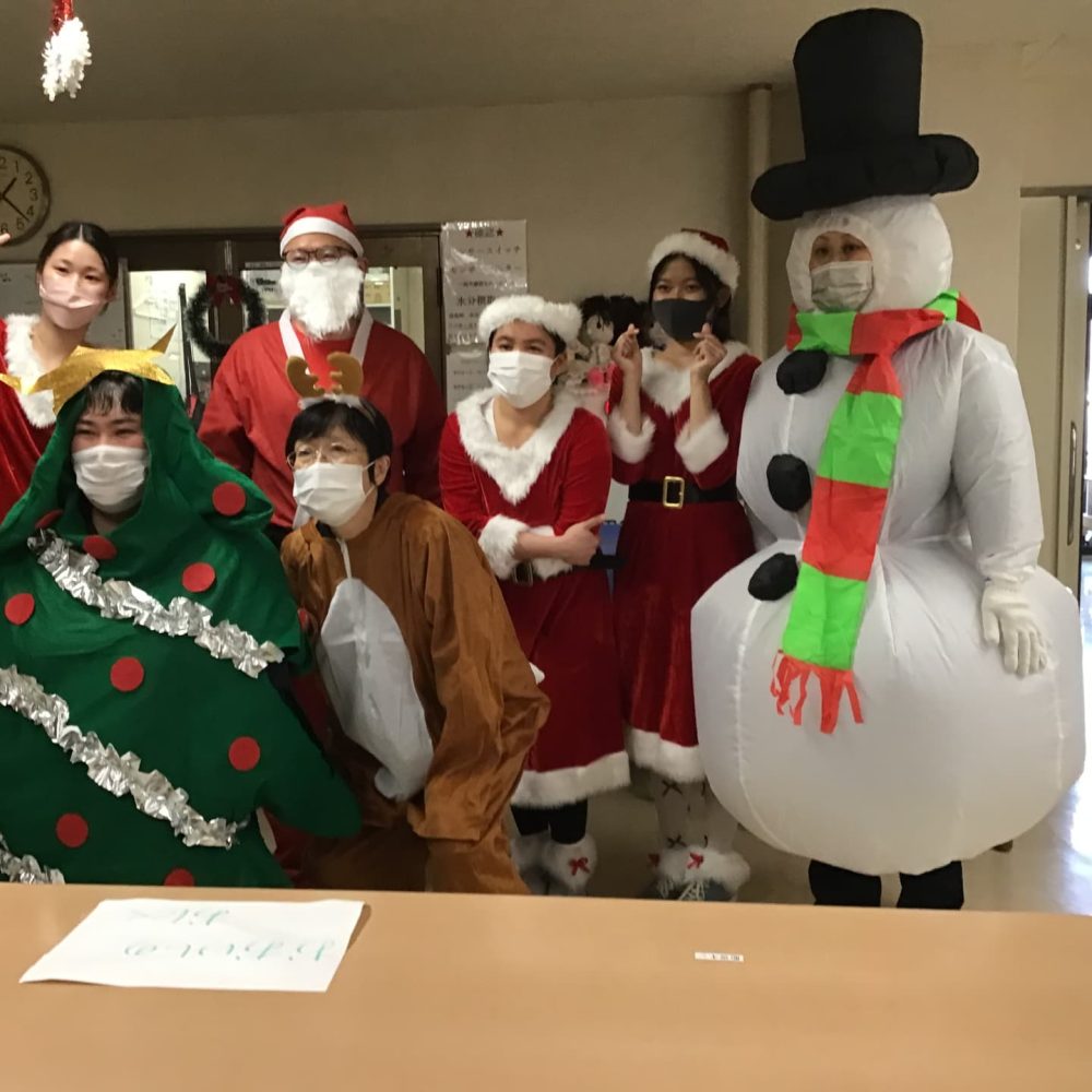 クリスマス会　クリスマス会を開催〜歌、ダンスなど愉しい催しでした。寒波が訪れている日本列島ですが、皆さんには幸せなクリスマスが訪れますことを️#ウエルハイムヨコゼ #横瀬町 #秩父 #クリスマス #特養レク #特養クリスマス #ミャンマーダンス