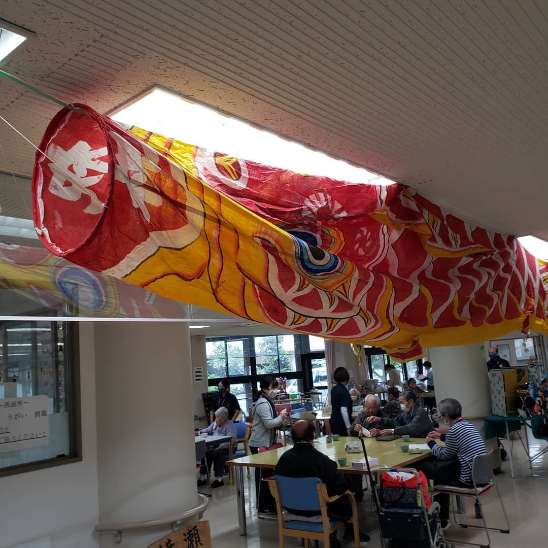 こどもの日:おやつは柏餅でした！例年に比べて静かなこどもの日…来年は子供たちの笑顔溢れる日になりますことを#こどもの日　#コロナに負けるな #ウエルハイムヨコゼ